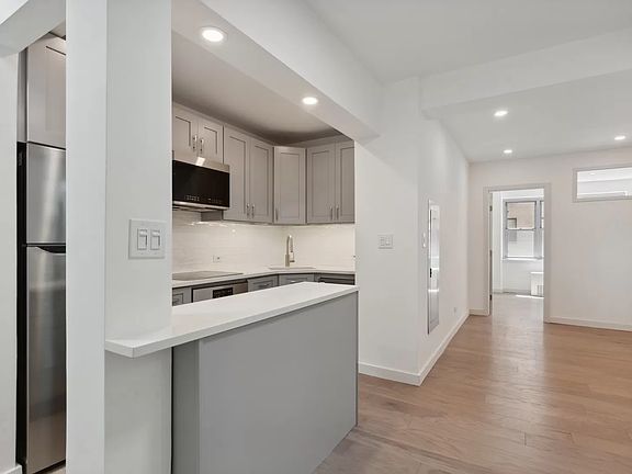 2nd image of 80 Park Ave APT 3D