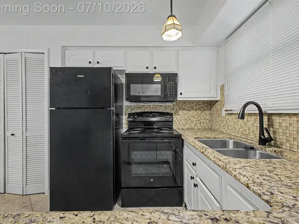 25177 Richard St, Taylor, MI 48180