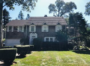 330 Ryder Rd, Manhasset, NY 11030