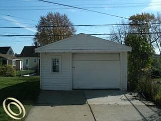 3rd image of 17266 Wood St