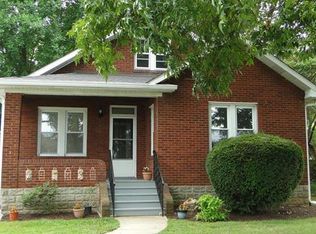 36 Maple Dr, Belleville, IL 62220