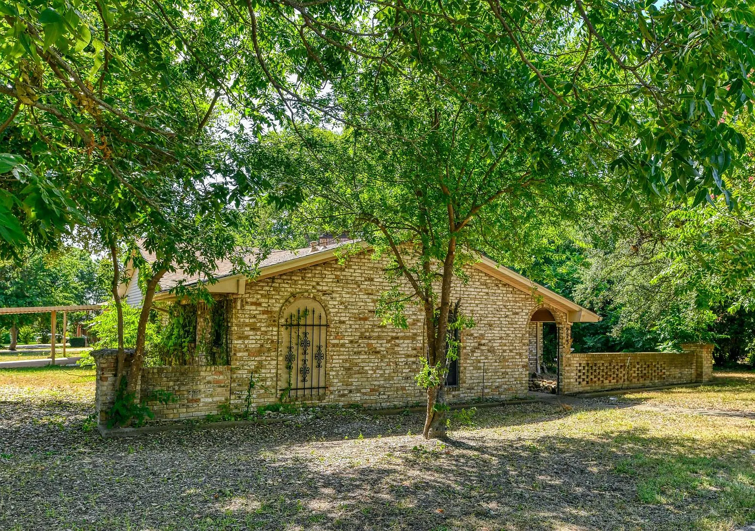 Stunning 4 bedroom, 2 bathroom home in Duncanville, TX! — Photo 2