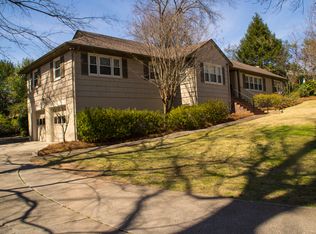 2516 Shades Crest Rd, Vestavia Hills, AL 35216