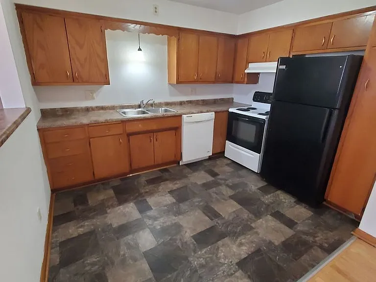 1920 Lathrop Ave. (16 Unit) — Photo 11