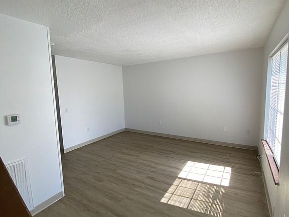 2nd image of 208-220 Glenda Dr #208-5