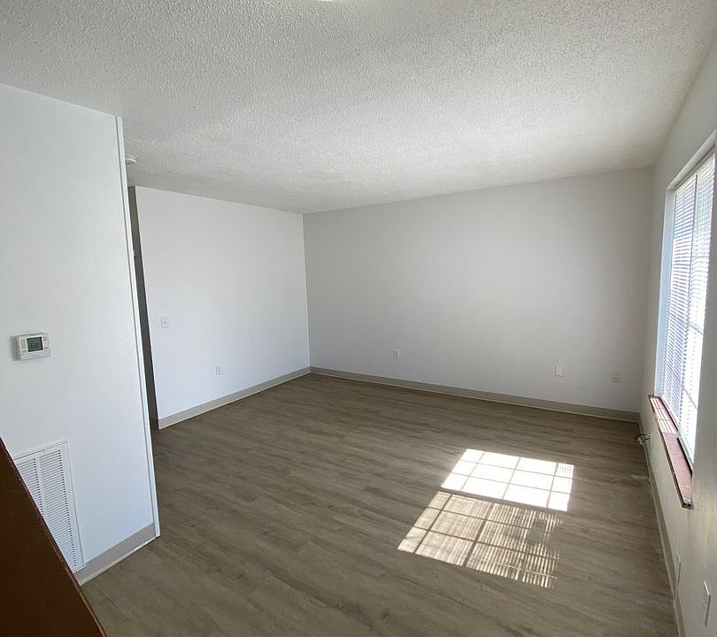 1st image of 208-220 Glenda Dr #208-5