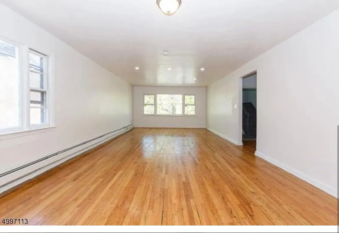3 bed, $2,400 — Photo 2
