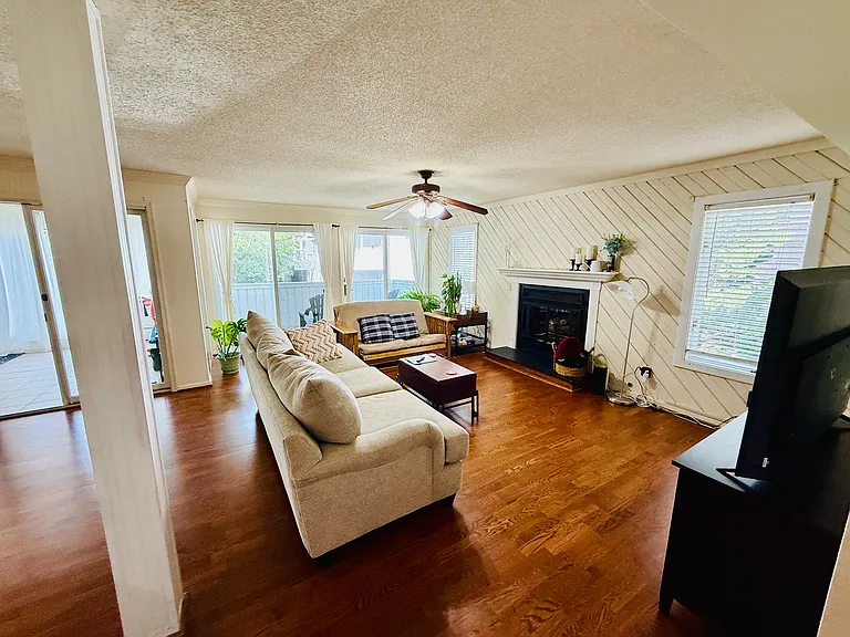 2328 Croix Dr — Photo 17