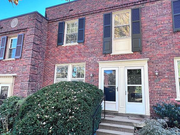 3rd image of 1400 S Edgewood St APT 517
