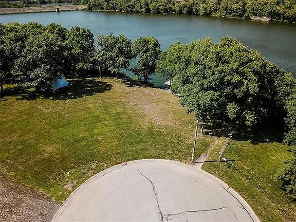 4th image of 1718 NE Ozark Dr