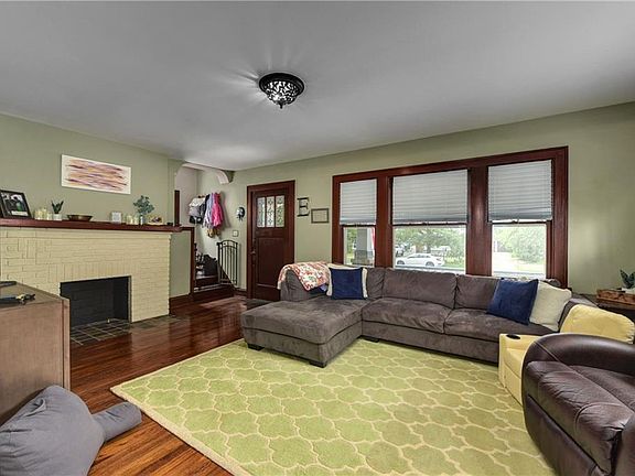 3rd image of 2610 Oak Park Ave