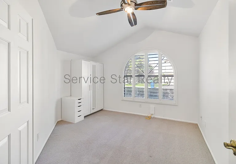 179 W Knox Rd — Photo 13