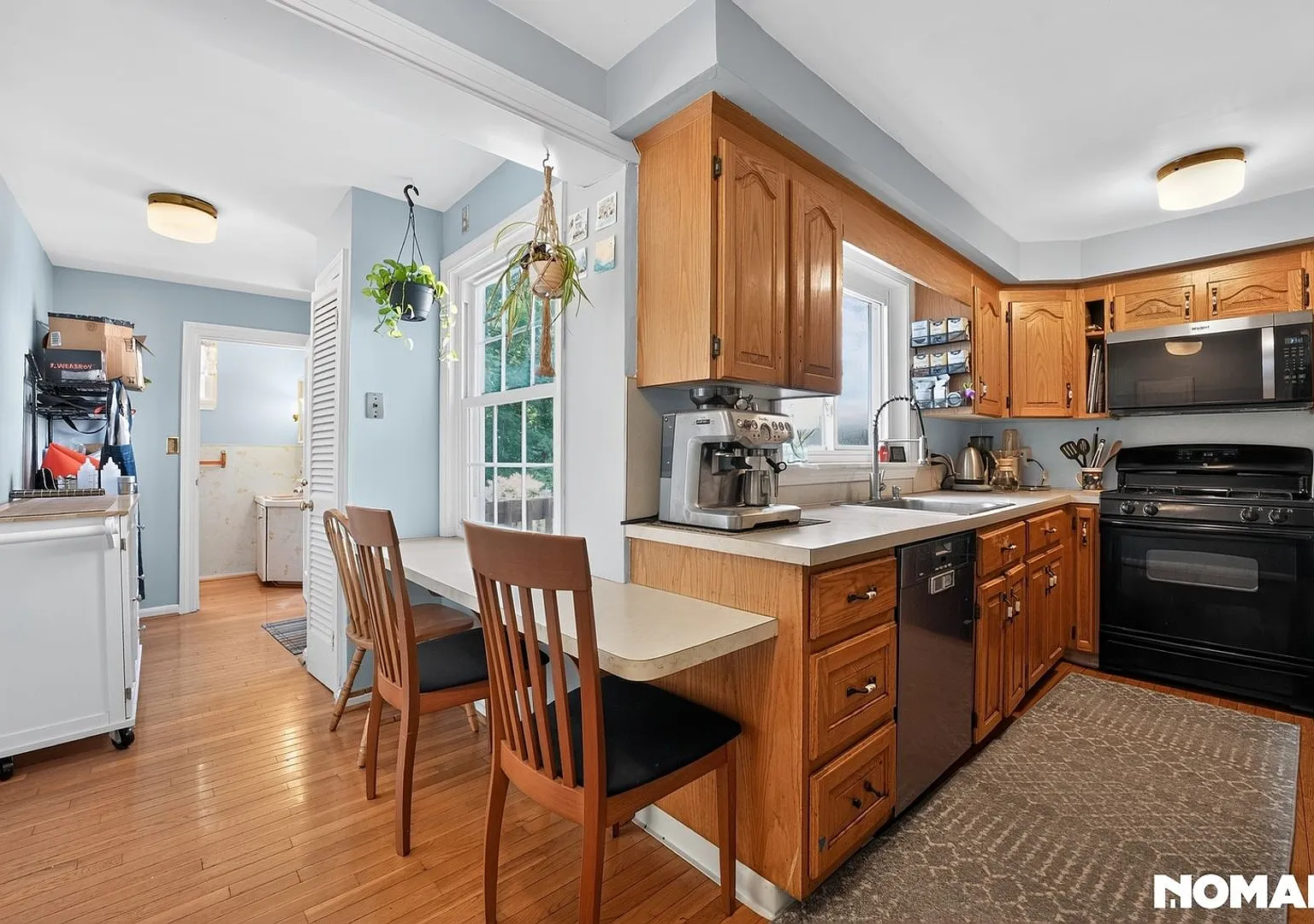 Charming 4BR House in Natick — Photo 4