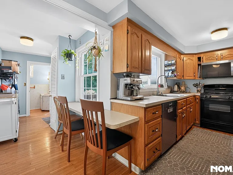 25 Surrey Ln — Photo 4