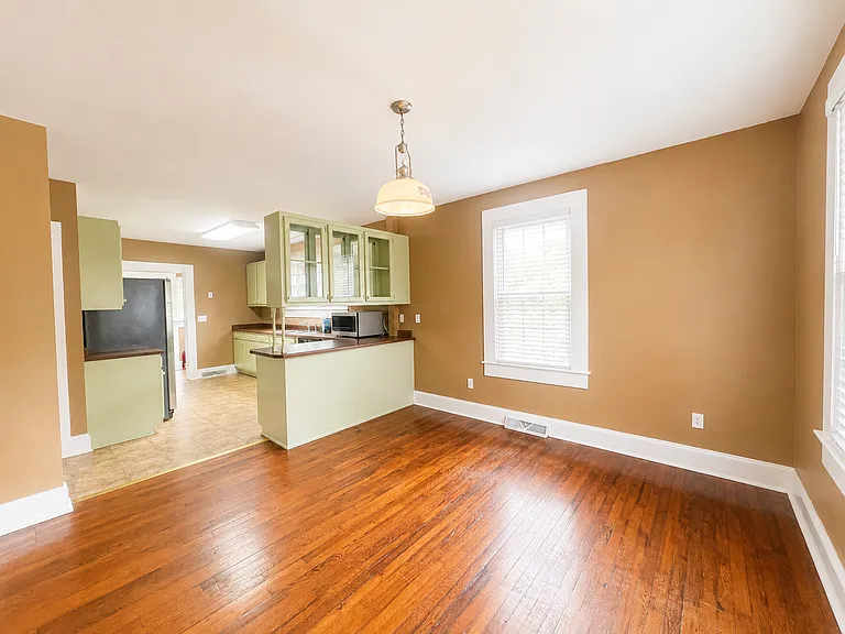 112 Babb St — Photo 6