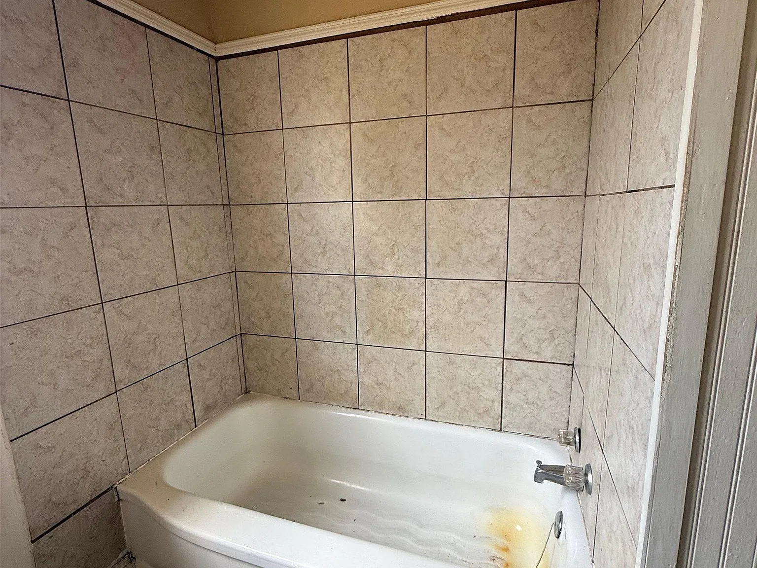2 bed, 1.0 bath, 975 sqft, $700 — Photo 3