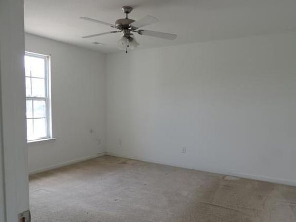 3rd image of 732 Cannonsburg Dr