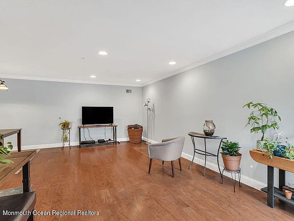 5th image of 109 Adamecs Way #9