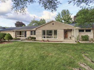 215 N Pine St, Geneva, IL 60134