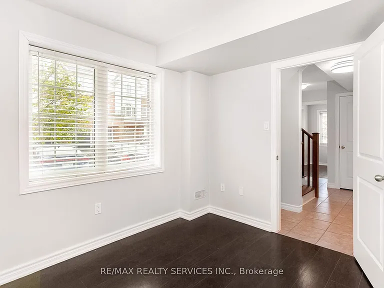21 Dorchester Ter — Photo 8