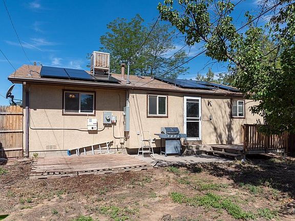4th image of 556 Pear St