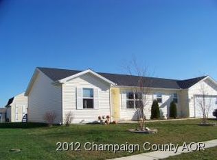 1013 Possum Trl, Villa Grove, IL 61956