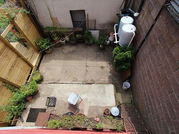 rear yard access from kitchen