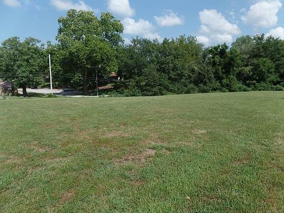 4th image of 619 N Main St
