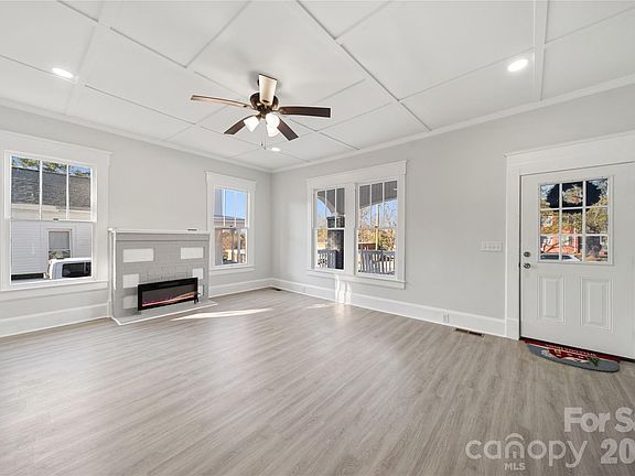 4th image of 208 Hall St