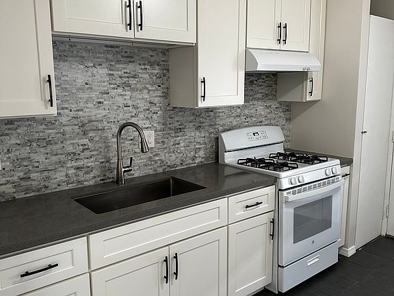 3rd image of 27950 Manon Ave APT C