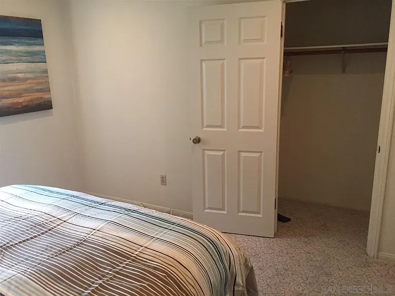 1460 W Oliver Ave — Photo 17