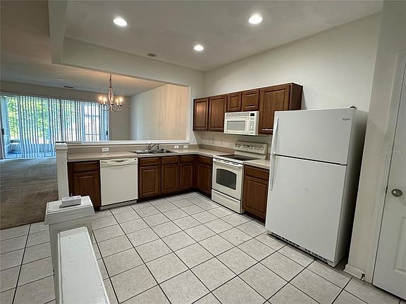 4th image of 4871 Pond Ridge Dr