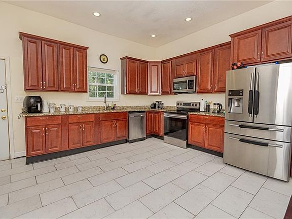 4th image of 608 Brunswick Ave