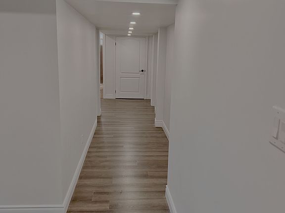 5th image of 636 Scarlett Rd S