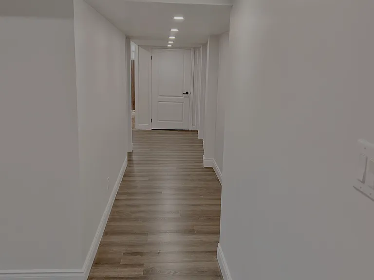 636 Scarlett Rd S #LOWER — Photo 5