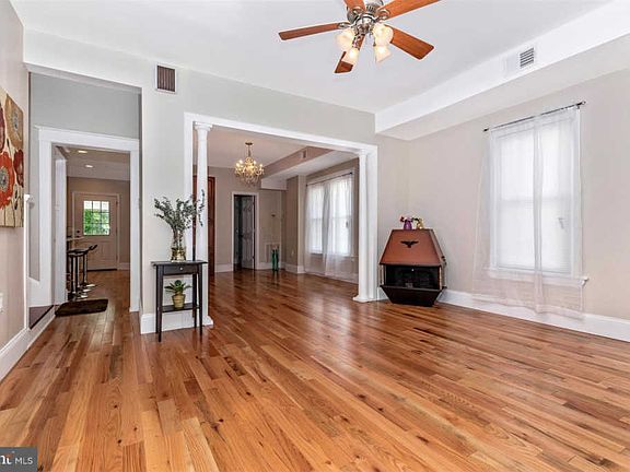 3rd image of 11016 Roessner Ave