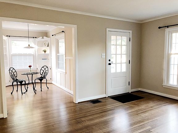 Open floor plan living/dining space