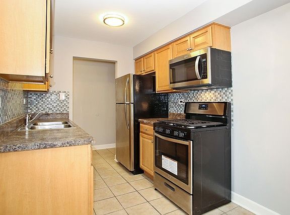 4th image of 1815 Whitechapel Dr Unit 1B