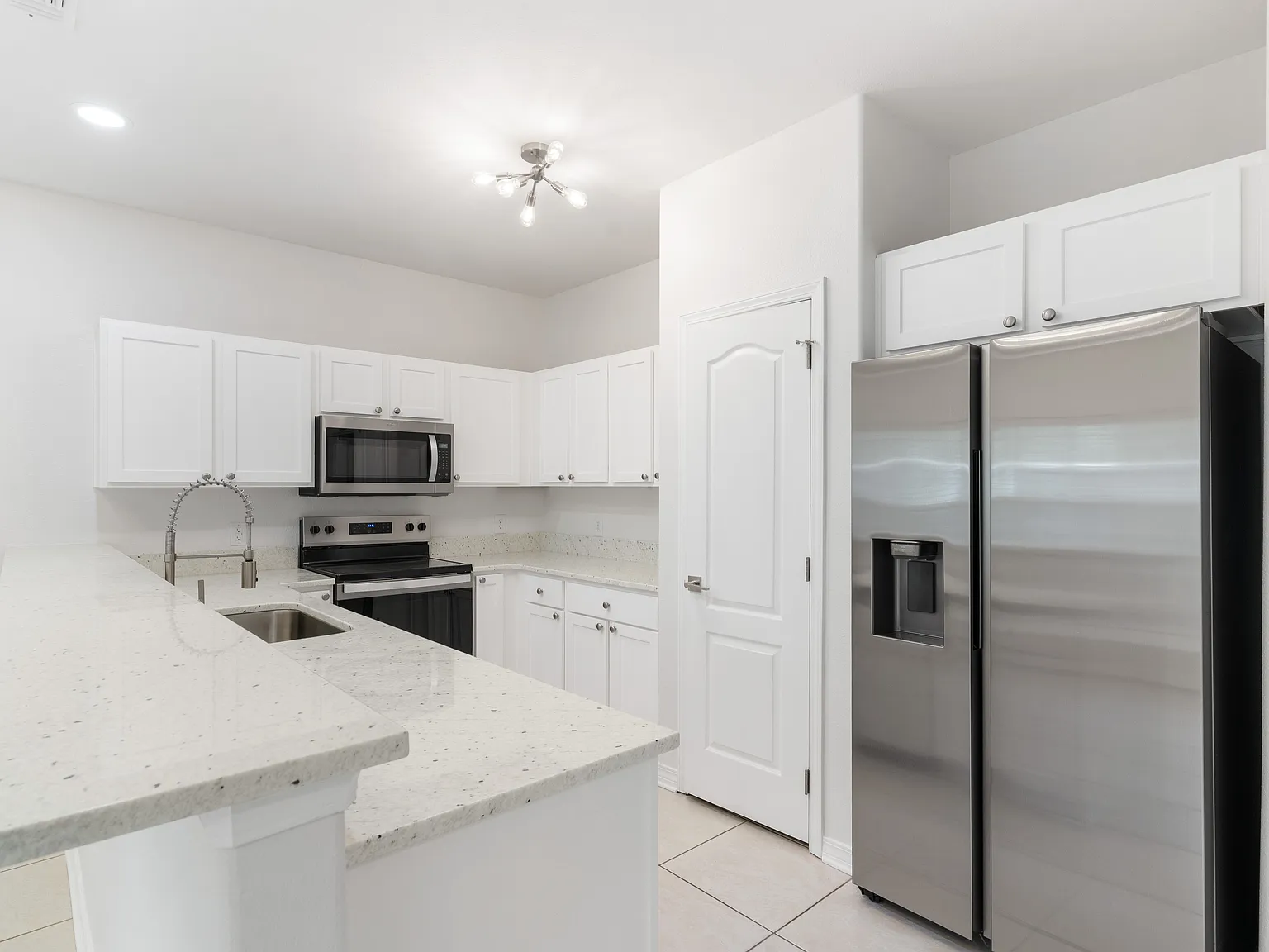 2031 Presidio St — Photo 2