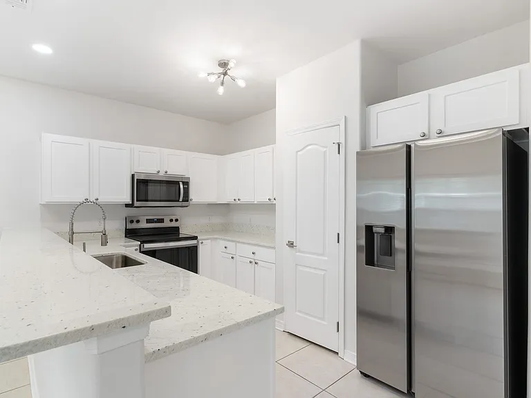 2031 Presidio St #2029 — Photo 2