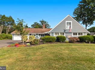 6 Forsythia Dr N, Levittown, PA 19056