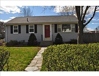 1st image of 8 Munroe Dr