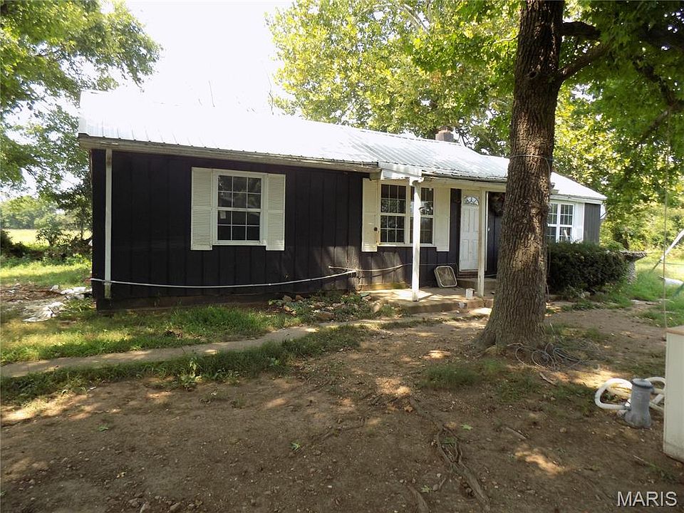 2nd image of 217 Circle Dr