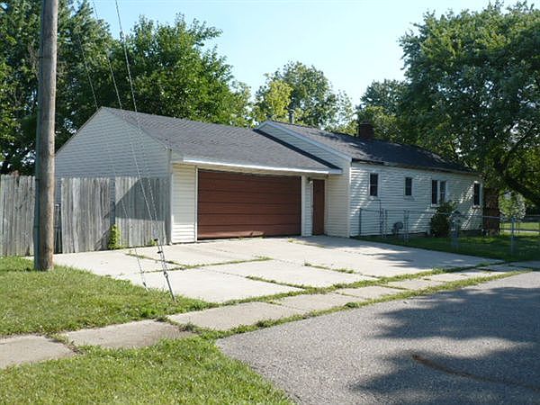 Bingham 1601 Driveway