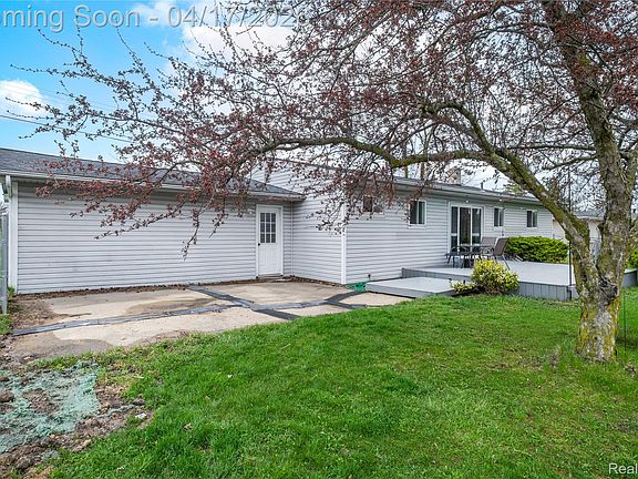 3rd image of 5395 Howe Rd