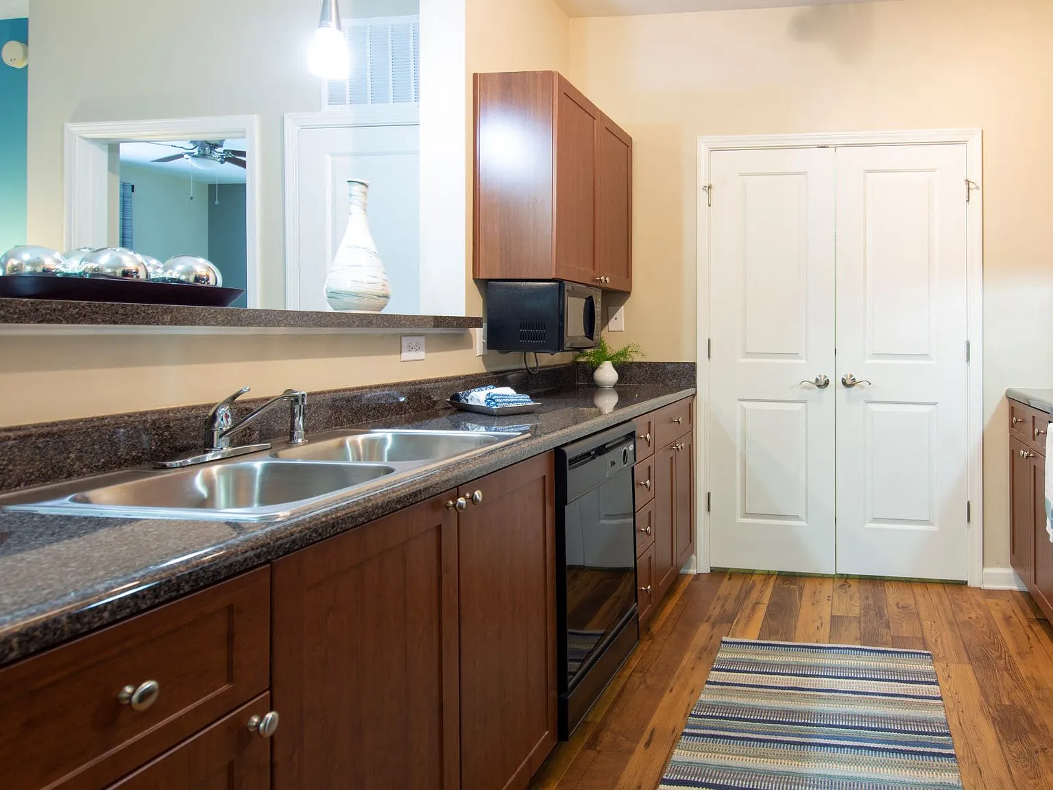 Seven Springs Apartments — Photo 4