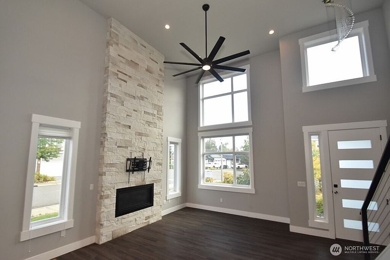 3rd image of 6219 Fernridge Court
