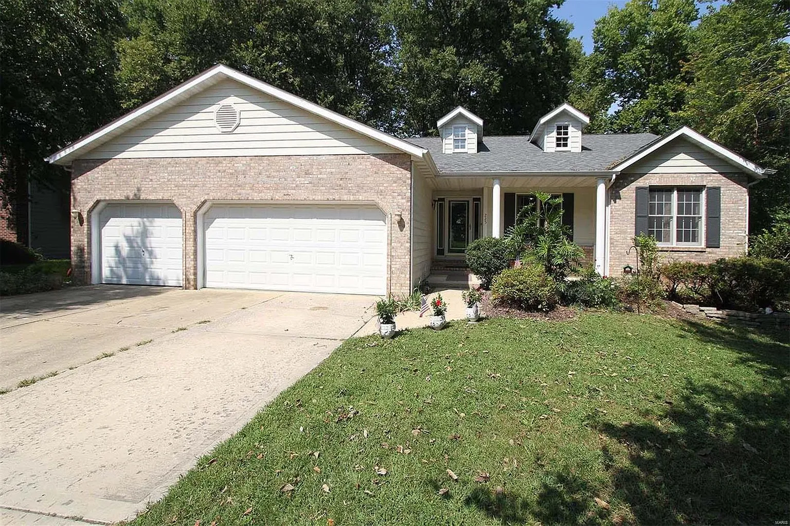 225 Belden Dr photo 1