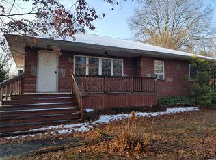 1072 Sullivan St, Bay Shore, NY 11706
