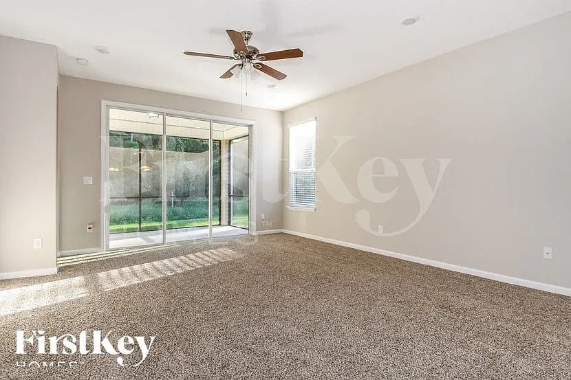 4 bed, 3.0 bath, 2604 sqft, $2,440 — Photo 3